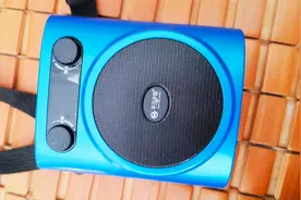 外形像专业音响，体验这台国产收音机，接入麦克风后还能随时k歌图片