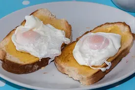 煮荷包蛋，水开了别直接下锅，记住2个小技巧，又圆又嫩不散花图片