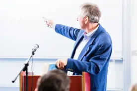 浙江的大学教授教龄40年，近几年退休，能拿多少退休金？图片