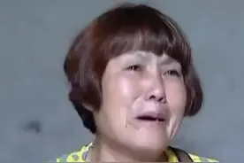 女子抛弃六个月孩子改嫁，现在儿子事业有成，母亲立马归来认亲图片