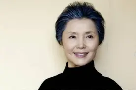 67岁姜黎黎从容老去好端庄，穿衣简约有气质，皱纹也掩盖不住美图片