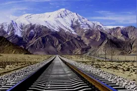 中尼铁路为什么非修不可？准备花80亿修建，还受到印度百般阻挠图片