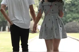 已婚美妇再遇初恋，一起制造车祸害死丈夫，不料初恋竟设局中局图片