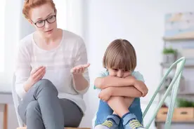 孩子在幼儿园过得到底怎么样？娃不会说，你得这样问图片