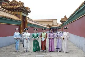 16位上海退休阿姨包剧组翻拍《甄嬛传》，点播量超百万，网友：看到了历史中的后宫图片