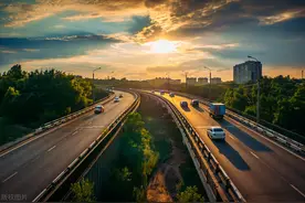 全国高速2省不收费，一个平摊油钱，另一个是助力地区发展图片