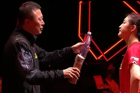 国乒最惨主帅！场边指导世界第2+世界第3，全输了，从黑脸到无语图片