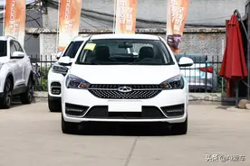 空间不小油耗不高，实惠三厢家轿，价格低保养便宜，奇瑞艾瑞泽5图片