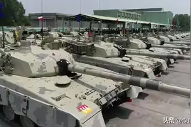 巴铁军援乌克兰44辆先进坦克！美国给钱啥都有：还有数万红箭导弹图片