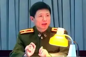 "尊严只在剑锋之上，真理只在大炮射程之内" 铁血教授艾跃进图片