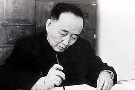 郭沫若不配给黄帝陵题字？启功：要是不服气，看看街上的中国银行图片