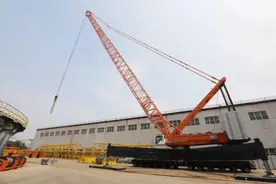 国产太重1600吨下线，下车底盘96个轮胎，三大厂遇到对手了？图片