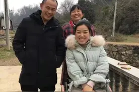 湖北瘫痪美女遭丈夫抛弃后，嫁闺蜜儿子，34岁冒险生子，如今怎样图片