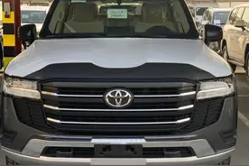 落地100万！陆巡丐版实拍，铁轮毂+黑白屏，网友：买发动机送车图片