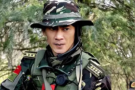 任天野：被母亲抛弃，不介意继母生孩子，如今成弟弟依靠图片