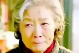 85岁婆婆住我家10年，没掏一分钱，她刚仙逝，我收到银行短信通知图片