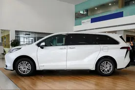 33.38万喜提丰田赛那SIENNA，车主：终于满足老婆的心愿了图片