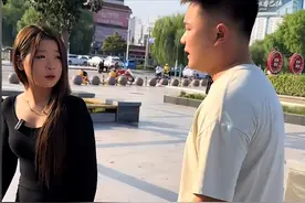 和精神小妹谈恋爱有多省？1瓶冰露、5个串串就满足，晚上还能同住图片