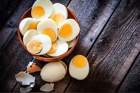 世卫组织呼吁：请停止食用“水洗蛋”，或比烟酒伤肝，建议早处理图片