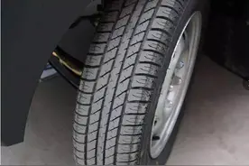 为啥汽车转弯后方向盘会自动回正？图片