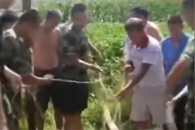 13年，河南2岁男孩坠入机井，爷爷倒挂一夜至死不放手，孙子得救图片