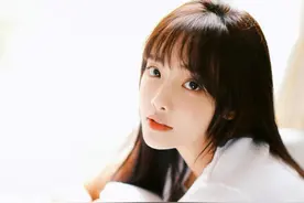 朱容君，恬静温柔的柔情美女，清新明丽的气质，美在心坎里图片