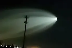 新疆多地现巨大发光不明飞行物，是俄联盟号飞船还是外星人UFO？图片