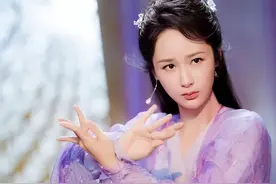 辛辛苦苦“奶新人”，一朝算计遭背弃，杨紫出走的内幕，太恶心了图片