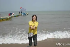 乡村故事：回乡帮父母掰玉米，我和离婚女人开始了一段情图片