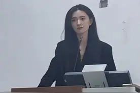 高校毛概老师因“神仙颜值”走红：入职不久受学生喜爱，长相神似江疏影图片