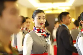 你知道空姐的工资有多少吗？图片