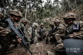 高燃！多图直击武警青岛支队特战队员山林地捕歼战斗现场图片