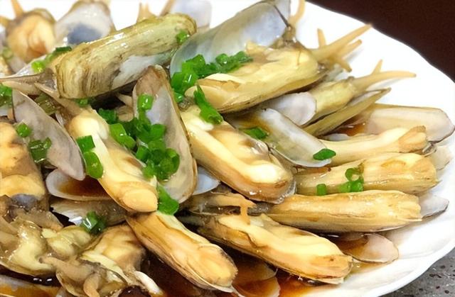 花胶猪展茨实莲子汤 莲子花胶猪肚汤的做法