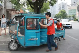 提醒车主！三轮车是机动车，但2类车放宽要求，符合的可不考驾照图片