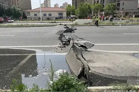 天津小区路面拱起小区受损3000居民紧急撤离问题才刚刚开始图片