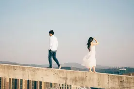 人生下半场：别走回头路，别爱旧时人图片