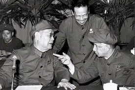 开国元帅最后一位的叶剑英，和大将之首的粟裕，地位相差无几吗？图片