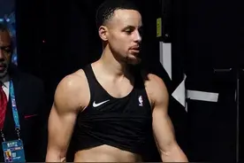 盘点NBA那些“伪瘦子”：穿衣显瘦，脱衣有肉！库里也是肌肉猛男图片
