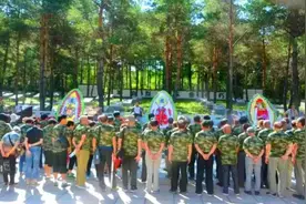 对于任何敢于来犯的侵略者都将被埋葬在人民战争的汪洋大海之中图片