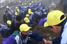 2000多名师生徒步108里，连续27年为烈士扫墓，有网友质疑不可能图片