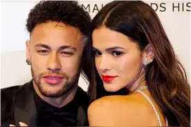 内马尔的风流情事：17岁当爹，30岁换20个女友，爱和友妻聚会图片