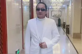 主播冒充谢贤直播，怕露馅全程不说话，被网友指责后态度嚣张图片