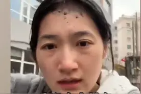 辽宁女子拍证件照将头发喷黑，淋雨后满脸被染黑，结局哭笑不得图片
