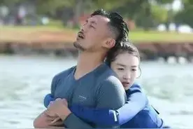 央视怒批没底线!“清纯玉女”的周冬雨,成了娱乐圈最大的笑话图片