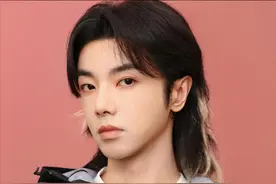 接受法师称号，华晨宇演唱会展示恶评，帮粉丝脱敏，但没感动路人图片