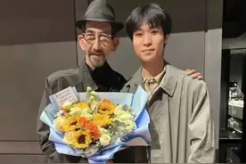 梦幻联动！车保罗新剧杀青客串《199爱》，主演杨紫曾是他的粉丝图片