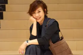 52岁陈松伶晒减肥成功照片，颜值身材重回巅峰，自曝半年减掉24斤图片