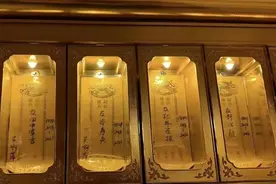 方正县建造奢华日军纪念碑惹众怒，五壮士跨越千里砸碑图片
