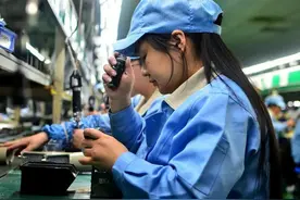 工厂的女人最容易追到手？听听三个漂亮女工人的心里话，很现实图片