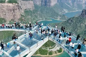 赏花、泼水、露营、冰雪......在河南宝泉，一年四季有的玩儿！图片